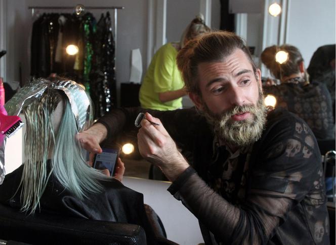 Jednoręki mistrz fryzur