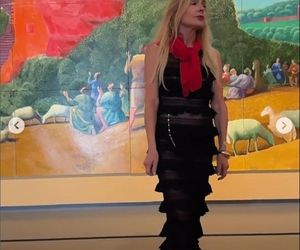 Monika Olejnik pręży biust w wydekoltowanej sukni. Co za sylwetka!