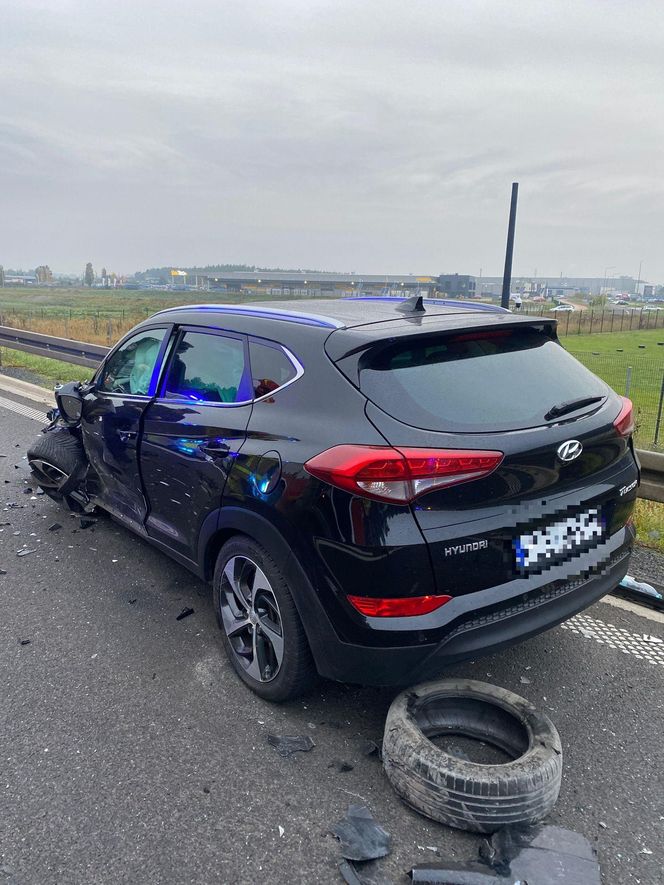 Wypadek między rondami w Lesznie. Zderzyły się dwie osobówki