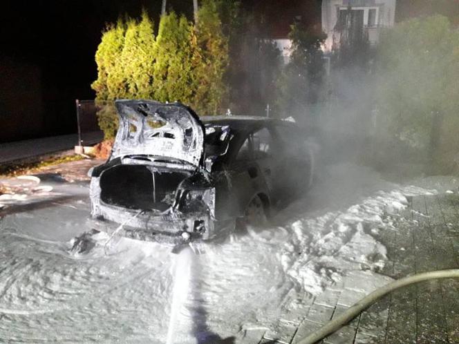 Citroen zamienił się w słup ognia! "Przyczyna pożaru jest nieustalona"