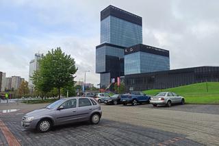 Pustki w Stefie Kultury. Wprowadzono opłaty za parkowanie