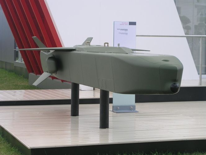 FA-50 i pociski Taurus