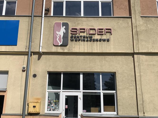 Centrum Wspinaczkowe SPIDER znajduje się przy ul. Świeckiej 8 w Bydgoszczy