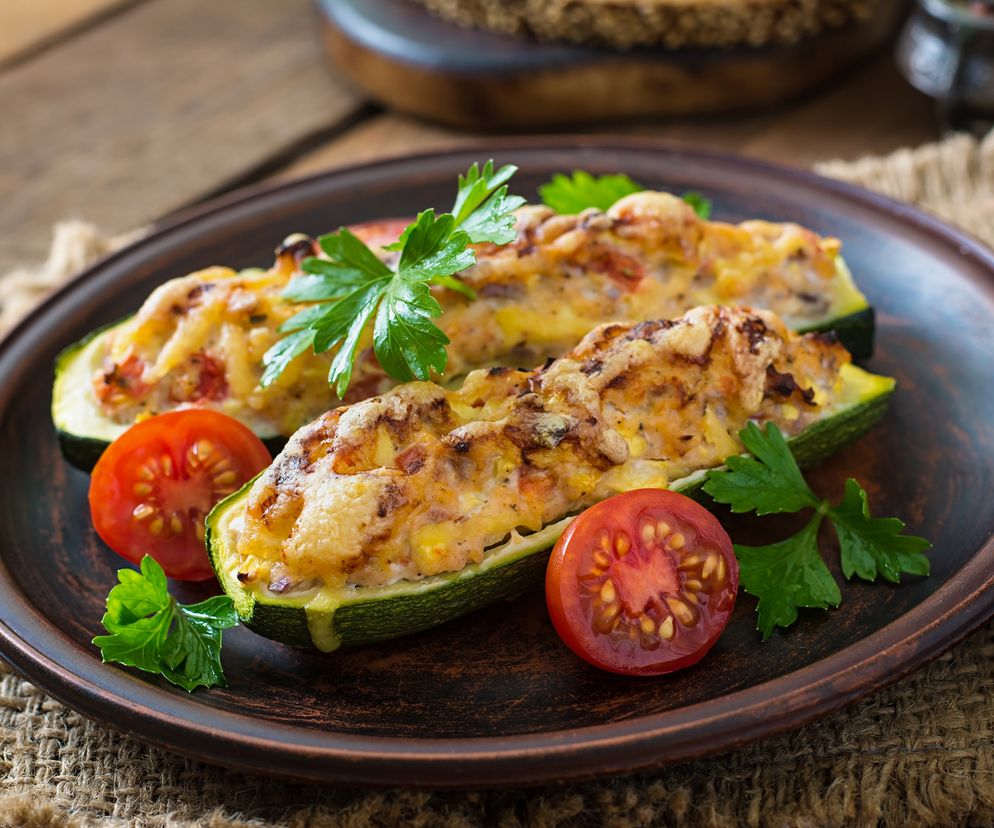 Faszerowana cukinia zapieczona z serem