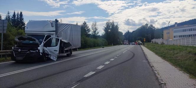 Tragedia na drodze koło Jeleniej Góry. Zginął 76-letni kierowca osobówki