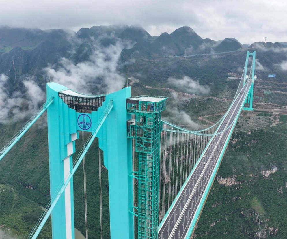 Oto najwyższy most na świecie! Zobacz, co zbudowano w Chinach