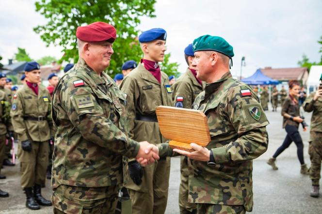 Uczniowie ZS nr 2 podczas Przeglądu Musztry Klas Mundurowych w Gromniku