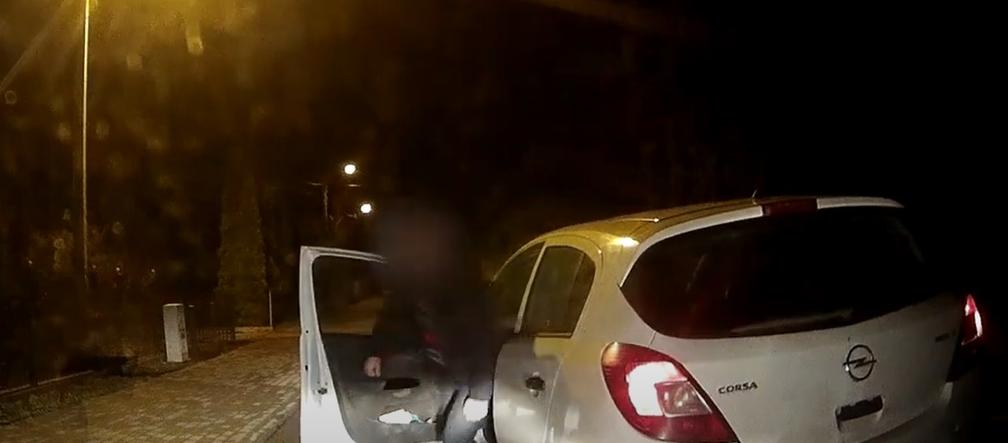 Nocna agresja kierowcy w Toruniu. Zdjęcia z kamery samochodowej poszkodowanego
