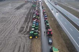 Rolnicy blokują drogi wokół Wrocławia. Setki ciągników, utrudnienia w wielu miejscach 