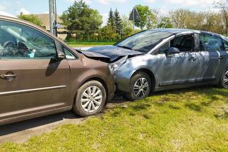 Czołowe zderzenie w gminie Piotrków Kujawski. Pijany sprawca uciekał przed policją