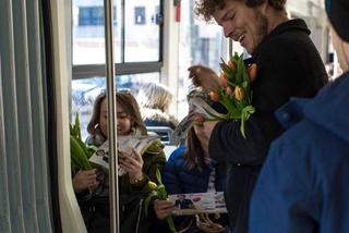 Dzień Kobiet 2019 w Krakowie. Znany społecznik rozda 2500 tulipanów na rondzie Mogilskim!