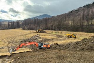 Zaczęły się prace nad odbudową tamy w Stroniu Śląskim. Grodza ma ochronić przed zalaniem mieszkańców