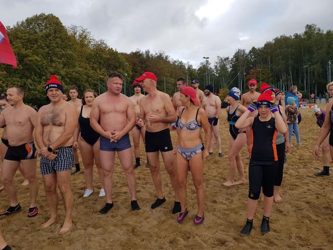 W Olsztynie pierwsza kąpiel w nowym sezonie. Morsy w CRS Ukiel
