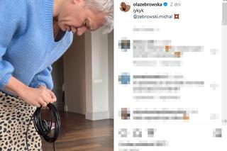 Michał Żebrowski pląsa po domu w parterkowej spódnicy