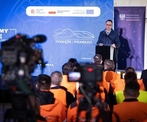 Wielkie chińskie maszyny TBM drążą najdłuższy tunel kolejowy w Polsce