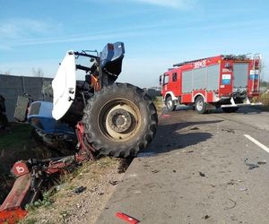 W Skwierczynie Lackim samochód ciężarowy zderzył się z ciągnikiem