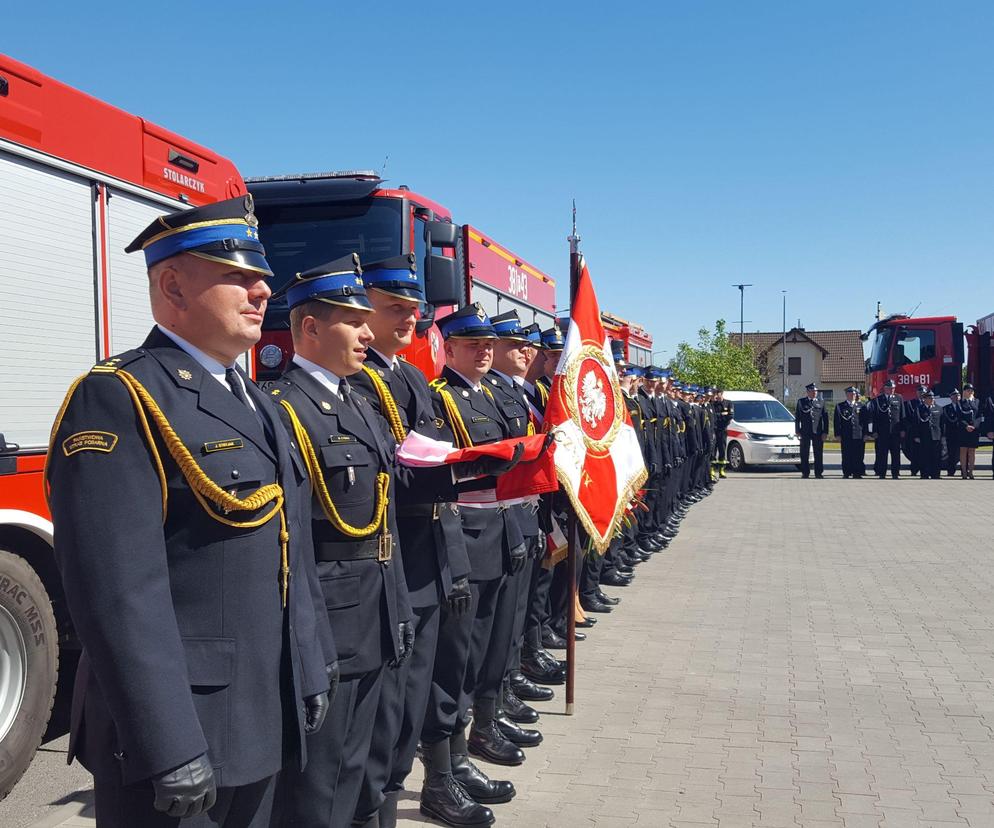 Świętowali strażacy w Lesznie. Były podziękowania, awanse i wyróżnienia