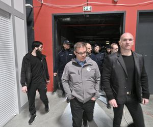 Komornicy na Modlińskiej. Nerwowe starcie przy hali na Białołęce. Ostry konflikt kupców z zarządcą hali