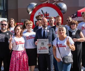 Wielki budzik stanął w centrum miasta. „Nie śpij, bo Cię przegłosują!”