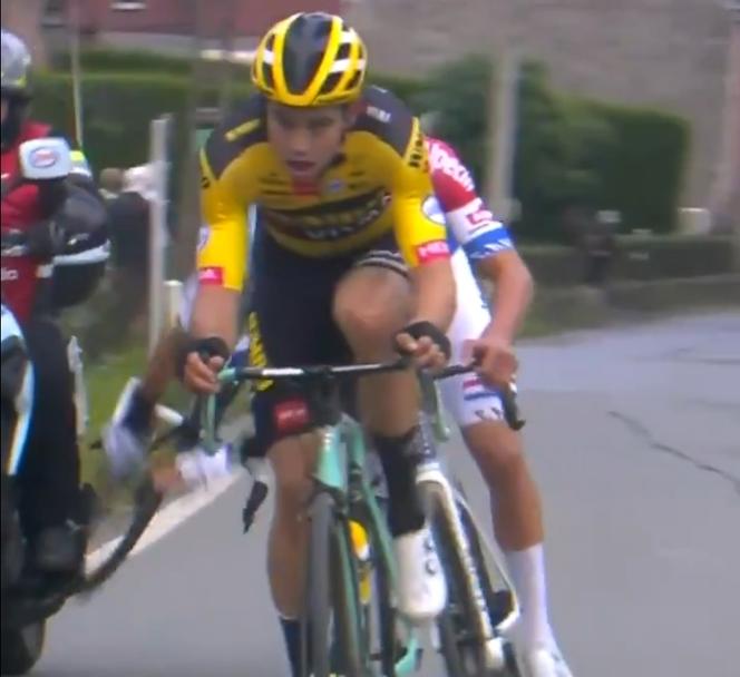 Wypadek Alaphilippe'a na Ronde Van Vlaanderen