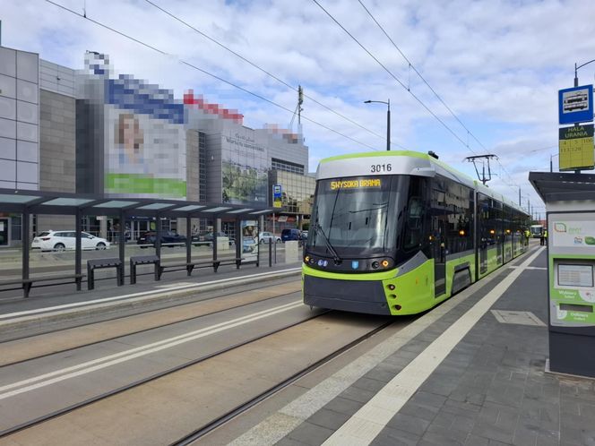  Olsztyn. Format - Śmierć na torach. Tramwaj potrącił rowerzystkę! Poważne utrudnienia.