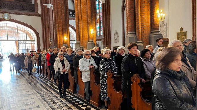 Tłumy żegnają abp Ozorowskiego w Archikatedrze białostockiej