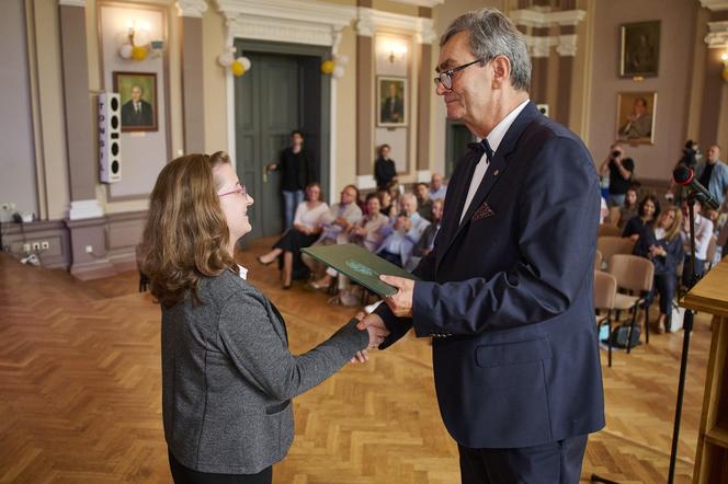 Wyróżniono najlepszych uczniów z Łodzi. Otrzymali specjalne stypendia [ZDJĘCIA]