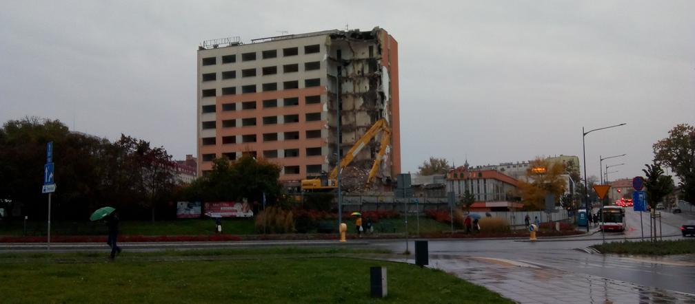 Olsztyn. Rozbiórka hotelu widmo