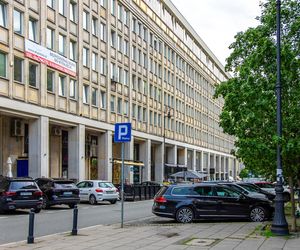 Ulice Śródmieścia Warszawy, na których urzędnicy dostaną miejsca parkingowe