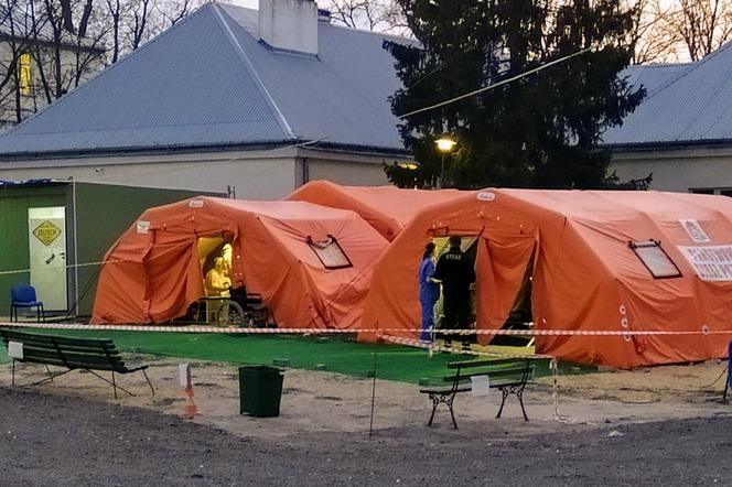 namioty przy Szpitalu Miejskim w Siedlcach