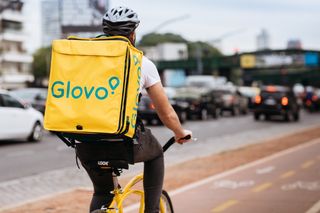 Mieszkańcy Iławy pokochali kurierów z jedzeniem i zakupami. Podsumowanie Glovo