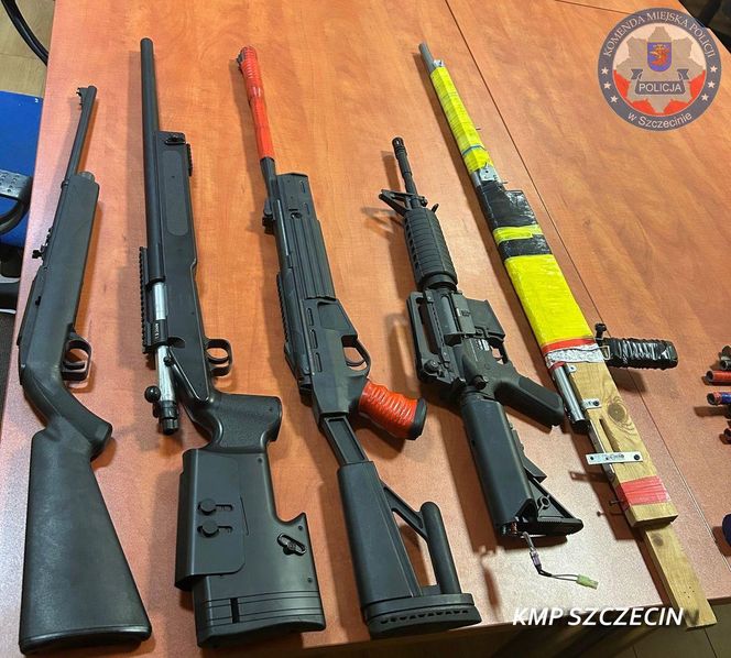 Ostrzelali kamienicę w centrum miasta. Jeden z nich miał w domu cały arsenał