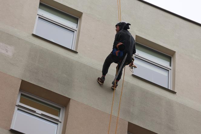 Alpiniści dla WOŚP w Lublinie. Superbohaterowie odwiedzili małych pacjentów