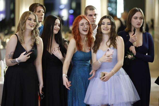 Studniówka na 34. piętrze. Bal maturalny IV LO w Gdańsku [ZDJĘCIA]