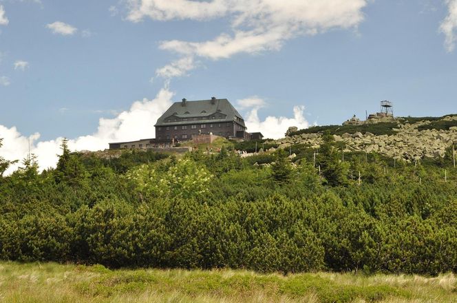 Najlepszy szlak w Karkonoszach dla rodzin z dziećmi. Malowniczy wąwóz, wodospad i słynna hala 