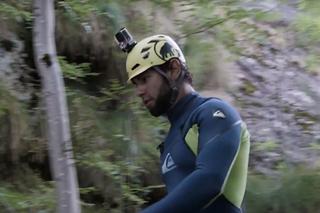 Rzucił się w przepaść i żyje!