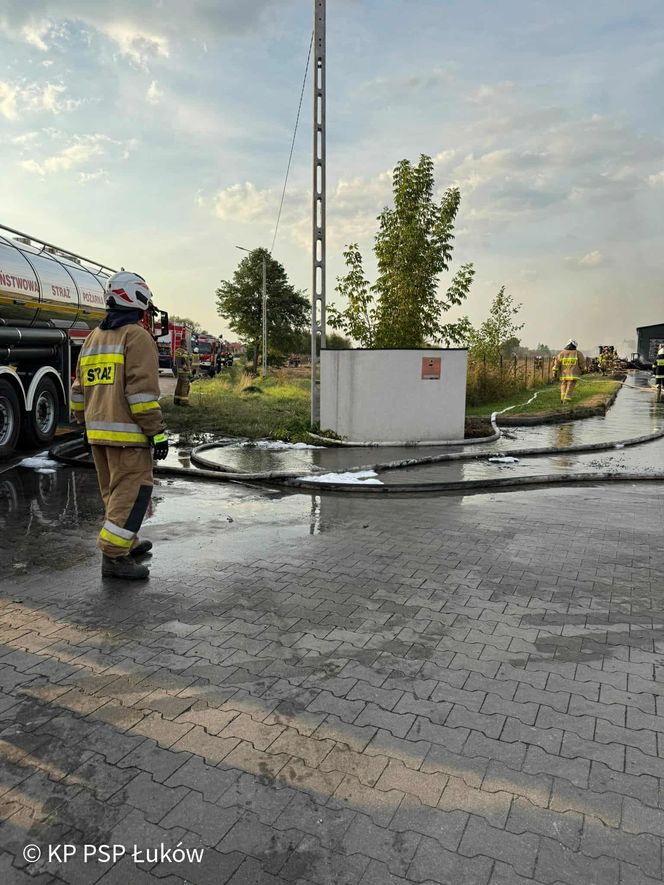 Pożar bazy transportowej w miejscowości Ławki w gminie Łuków