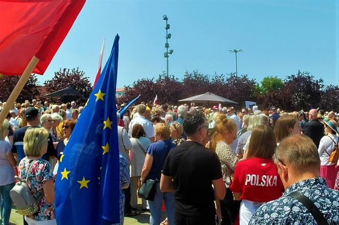 Manifestacja 4 czerwca na placu Solidarności w Szczecinie