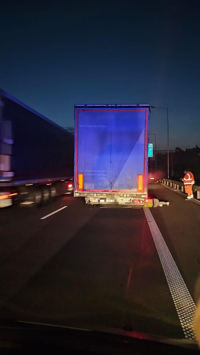 Groźna kolizja na S5 koło Leszna. Mercedes rozbity