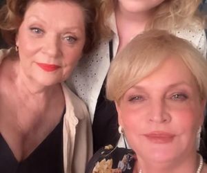 Barwy szczęścia na planie. Emilka (Jessica Frankiewicz), Józefina (Elżbieta Jarosik), Małgorzata (Adrianna Biedrzyńska)