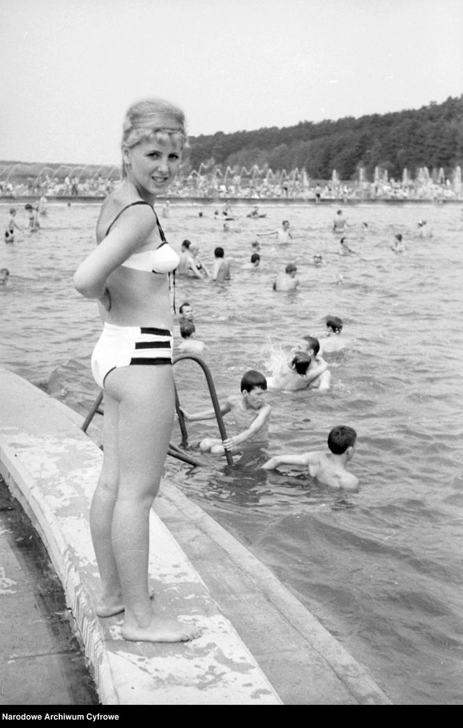 QUIZ PRL. Seksbomby znad Bałtyku. W czym opalały się nasze matki i babki? 15 pytań o plażowanie w stylu PRL