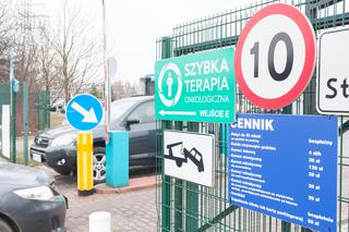 Zdzierstwo na szpitalnych parkingach