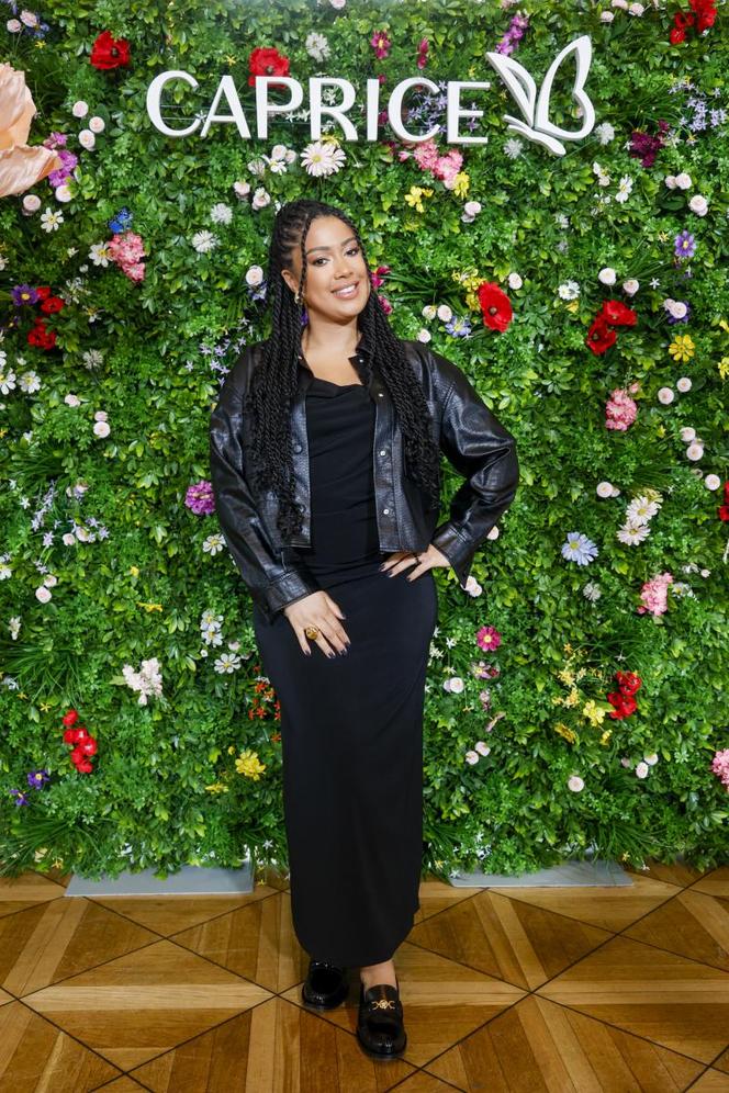 Gwiazdy pozują z butami. Więdłocha ma nową fuchę, Andrzejewicz w ogromnej marynarce, Kostka jak pani wiosna