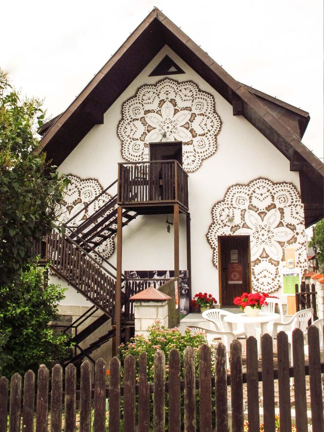 To najdziwniejsza wieś w województwie śląskim. Tu sacrom spotyka się z profanum