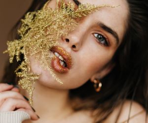 Świąteczny makijaż w trzech odsłonach. Dzięki naszym propozycjom zabłyśniesz!