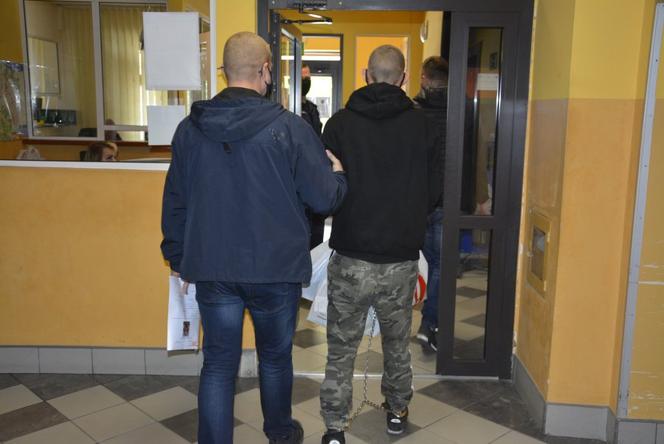 Przemyśl: Z tasakiem rzucił się na mężczyznę