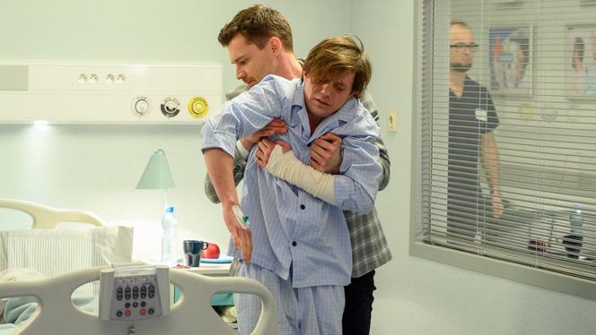 Barwy szczęścia odc. 2085. Tadeusz (Jakub Mróz), Darek (Andrzej Niemyt)