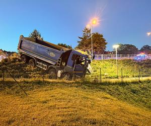 Karambol w Olsztynie. Pijany kierowca staranował autobus