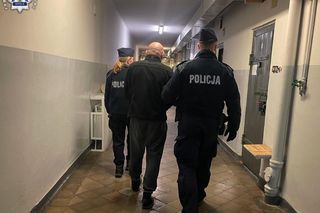 Opole. Staranował na chodniku matkę z dwojgiem dzieci. 49-latek z mazdy był nietrzeźwy i usłyszał zarzuty [ZDJĘCIA]