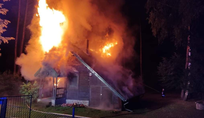 Akcja gaszenia pożaru domku letniskowego we wsi Popowo-Parcele